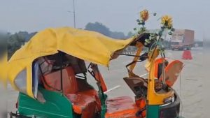 राजधानी में दर्दनाक हादसाः तेज रफ्तार ट्रक ने यात्रियों से भरा ऑटो को मारा टक्कर, मची चीख-पुकार