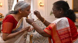 बजट से पहले राष्ट्रपति द्वारा वित्त मंत्री को क्यों खिलाई जाती है दही-चीनी? जानें इस परंपरा के पीछे की वजह