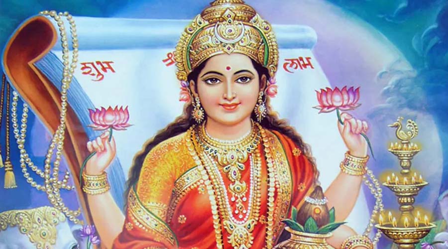 Vaibhav Laxmi Vrat: पहली बार कर रहे हैं शुक्रवार का यह व्रत? जानिए पूजा की पूरी प्रक्रिया और लाभ