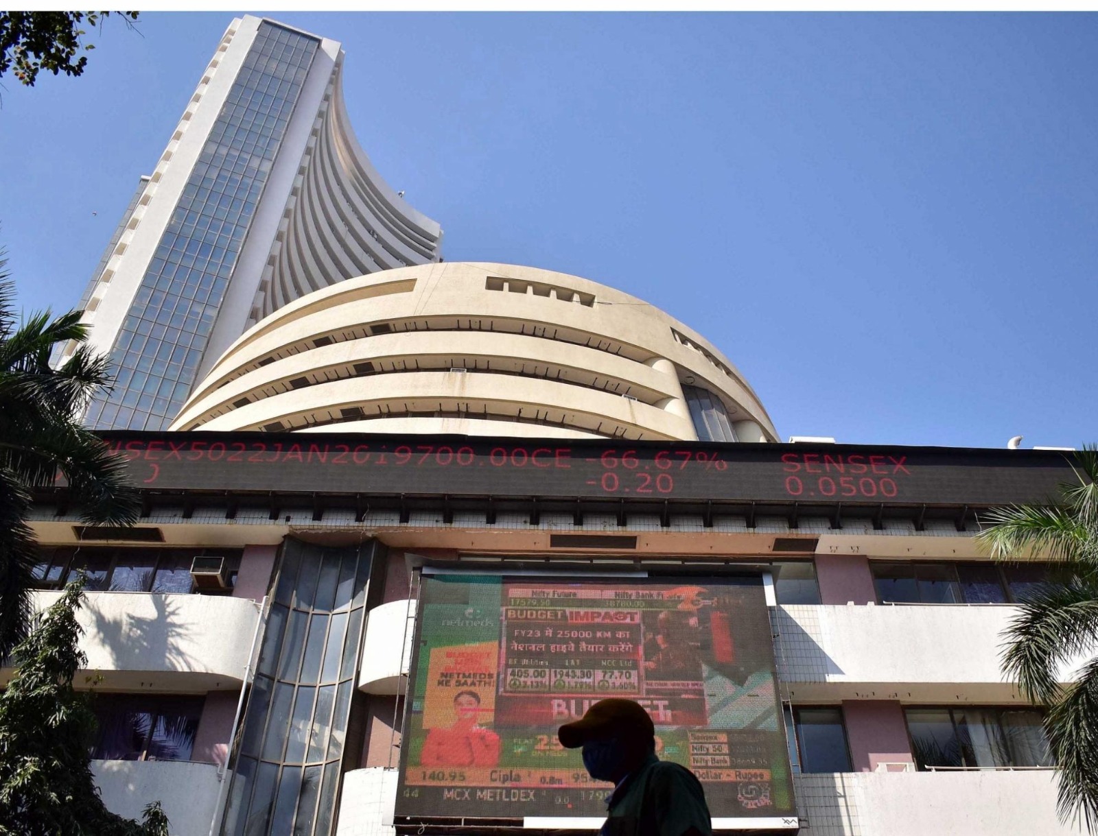 Stock Market Today: आज गिरावट के साथ हुई शेयर बाजार की शुरुआत, जानें सेंसेक्स-निफ्टी के हाल