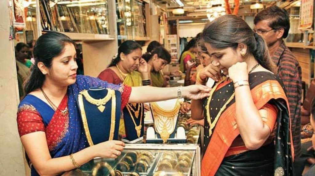 Gold and silver prices fall