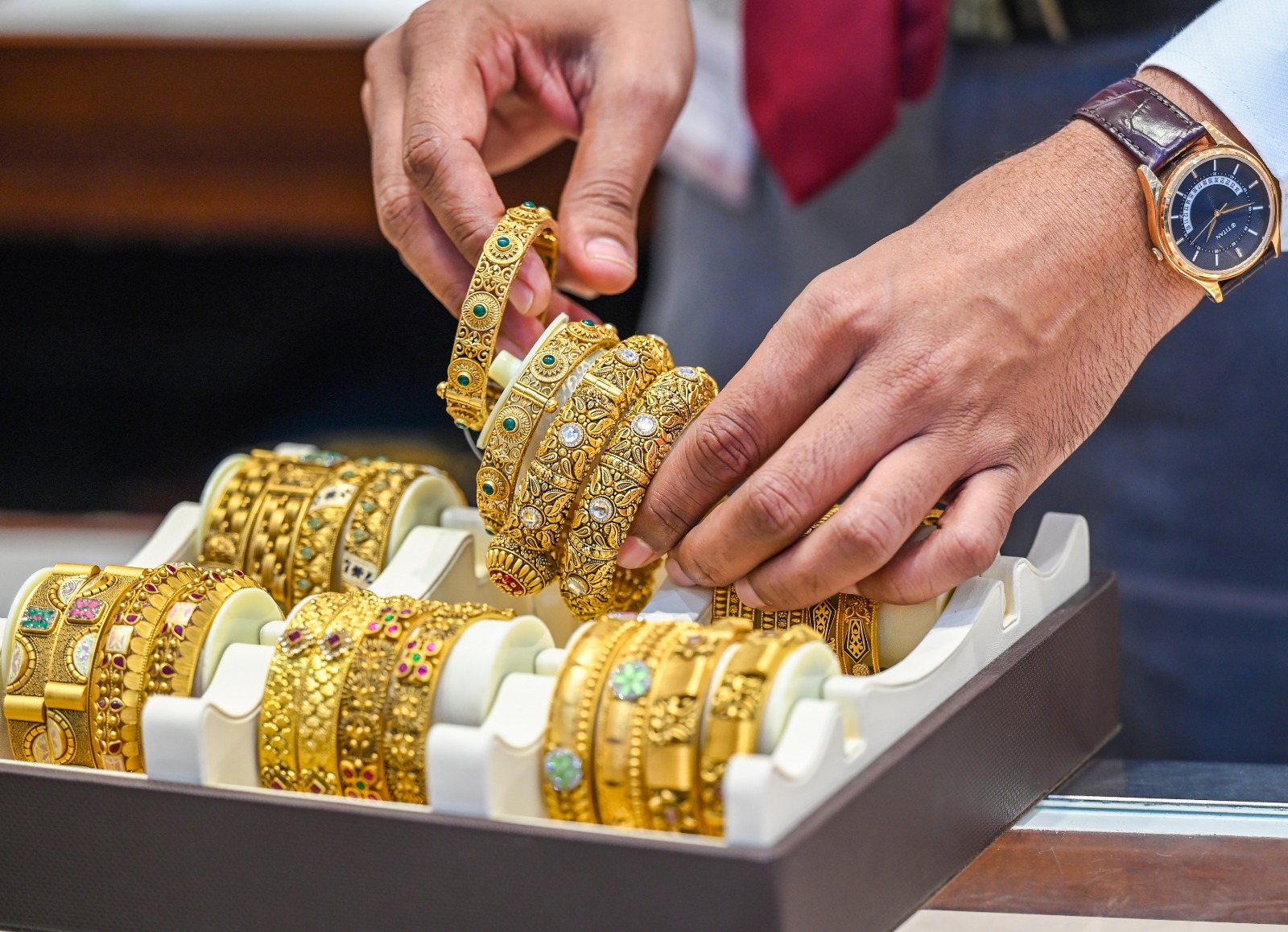 Gold-Silver Price: आज सोना-चांदी सस्ता हुआ या महंगा? जानें 10 ग्राम गोल्ड के लेटेस्ट रेट