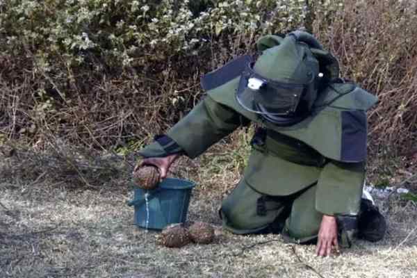 Jammu Kashmir: राजौरी में संदिग्ध IED बरामद, मौके पर पहुंची बॉम्ब डिस्पोजल स्क्वाड