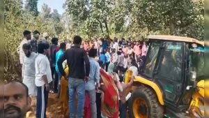 सोनभद्र में बड़ा हादसा, मिट्टी का टीला ढहने से तीन महिलाओं की मौत