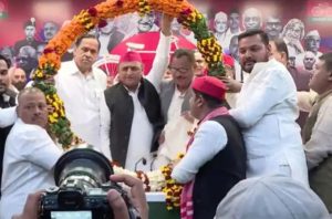 कांग्रेस से इस्तीफा देने वाले पूर्व मंत्री नसीमुद्दीन सिद्दीकी समाजवादी पार्टी में हुए शामिल