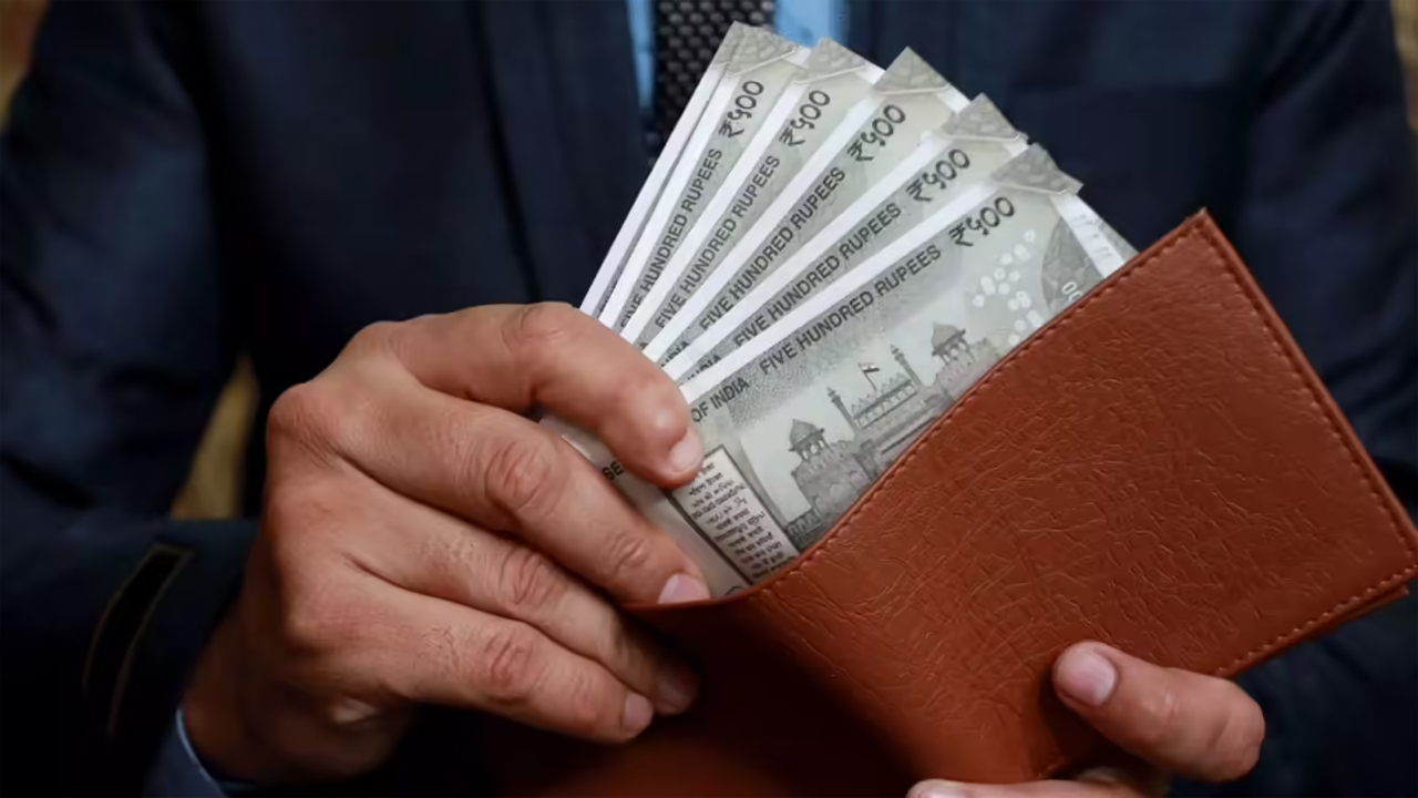 सरकार ने 68,236 कर्मचारियों का रोका वेतन, मचा हड़कंप, जानें वजह