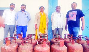महेंद्रगढ़ के District DC के निर्देश पर खाद्य एवं आपूर्ति विभाग की कार्रवाई; 21 अवैध सिलैंडर बरामद