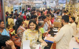 gold price fall global tension precious metals weakness India