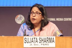 पेट्रोलियम मंत्रालय का बयान, ईंधन की पर्याप्त आपूर्ति; LPG की 92% बुकिंग ऑनलाइन