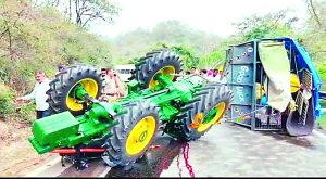 पीरनिगाह के टांडा में श्रद्धालुओं से भरी ट्रैक्टर ट्रॉली पलटी, 11 घायल