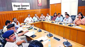 फरवरी माह में हुए रॉन्ग साइड ड्राइविंग के 386 व ब्लैक फिल्म के 114 चालान