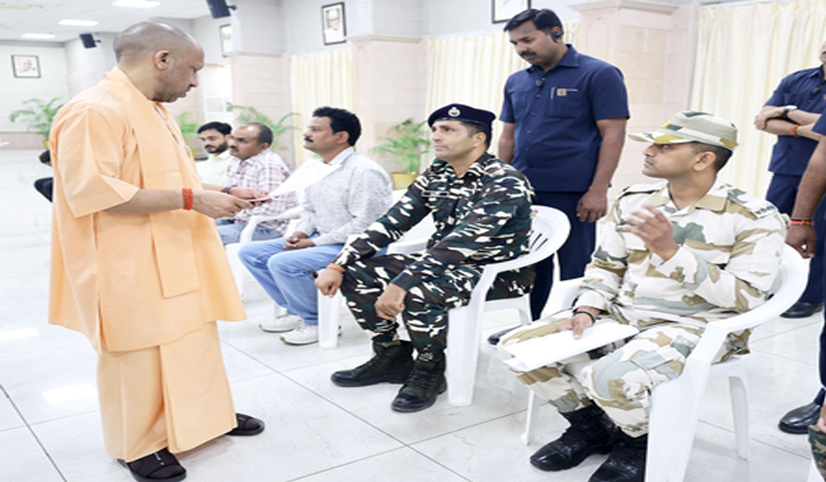 CM योगी ने सैनिकों को दी सुरक्षा की गारंटी! कहा- बेफिक्र होकर देशसेवा कीजिए, आपके परिवार की सुरक्षा, सम्मान सरकार के जिम्मे