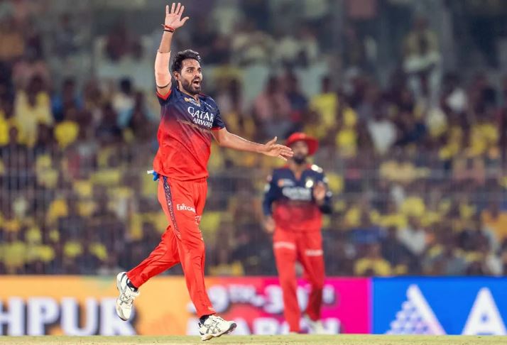 IPL 2026: भुवनेश्वर कुमार 2 विकेट लेते ही रचेंगे इतिहास, ये बड़ी उपलब्धि हासिल करने वाले बनेंगे पहले तेज़ गेंदबाज