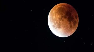 Chandra Grahan Tips: चंद्र ग्रहण के समय इन बातों का रखें ध्यान, जरूर करें ये सरल उपाय, घर में बनी रहेगी सुख-शांति