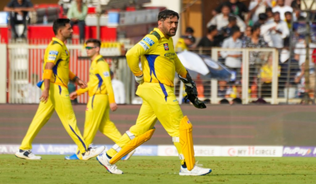 Dhoni Injury
