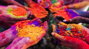 Holi 2026: आज मनाया जा रहा रंगों का पर्व, जानें क्या करें और किन बातों से बचें