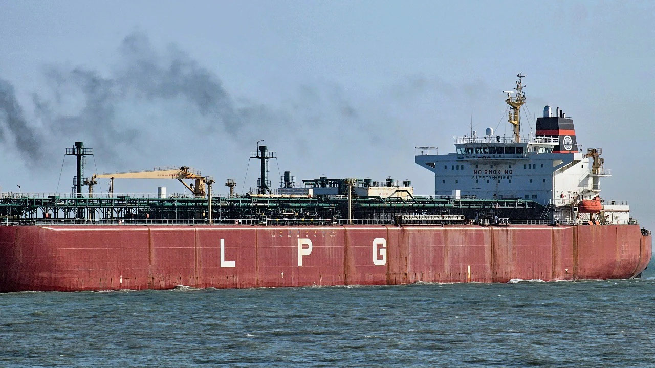 Hormuz Strait: मिडिल ईस्ट तनाव के बीच एलपीजी गैस लेकर जग वसंत जहाज सुरक्षित पहुंचा भारत