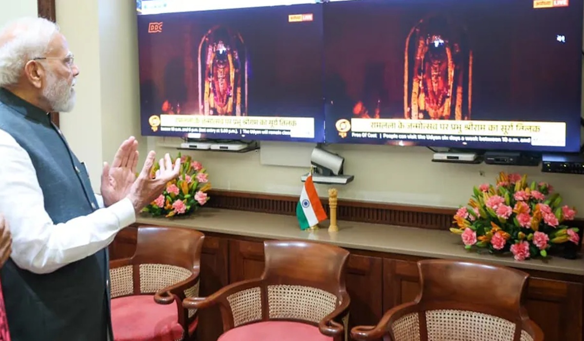 राम मंदिर के सूर्य तिलक समारोह में शामिल हुए पीएम मोदी, भगवान राम को किया नमन