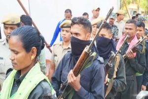 Odisha Naxal Surrender: ओडिशा में नक्सल विरोधी अभियान में बड़ी सफलता, 77 माओवादियों ने किया सरेंडर