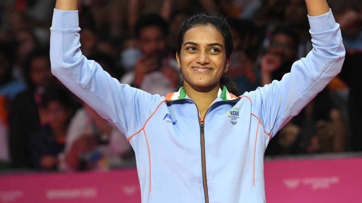 धमाकों के साए में फंसीं PV Sindhu भारत लौटीं, एयरपोर्ट स्टाफ का जताया आभार