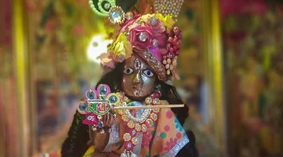 Rang Panchami 2026: रंग पंचमी पर लड्डू गोपाल को लगाएं इन 5 चीजों का भोग, घर में आएगी सुख-समृद्धि