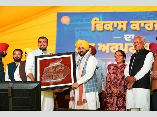CM मान ने फाजिल्का में 300 km सड़कों की नींव रखी और कल्याणकारी उपायों की घोषणा की