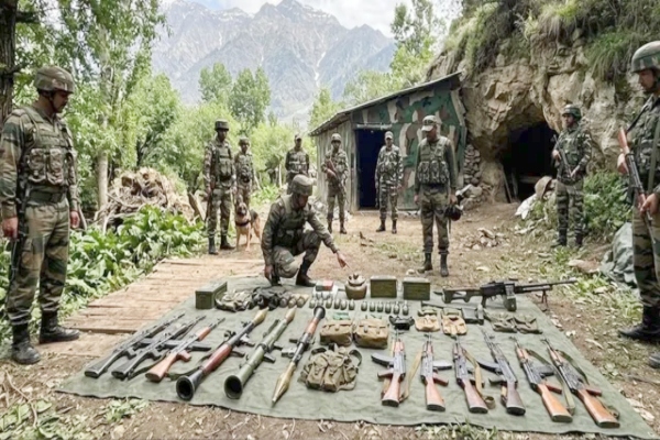 बांदीपोरा में बड़ी साजिश नाकाम, सुरक्षा बलों ने किया आतंकी ठिकाने का भंडाफोड़, हथियारों का जखीरा बरामद