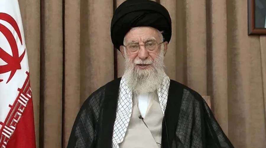 US Israel Iran war: सुप्रीम लीडर खामेनेई की मौत के बाद ईरान में बढ़ा आक्रोश; कहा- जवाब दिए बिना…