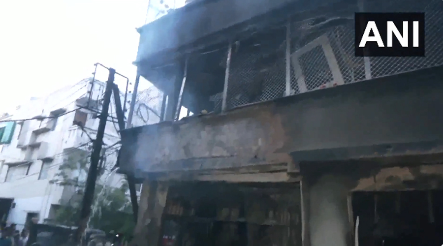 दिल्ली में 4 मंजिला इमारत में लगी भीषण आग, 3 बच्चियों समेत 9 की मौत; 10 को किया रेस्क्यू