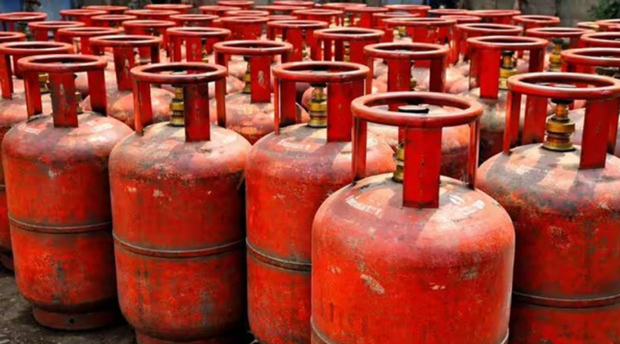 मिडिल ईस्ट में तनाव के चलते देशभर में घट रही LPG सप्लाई, होटल-रेस्टोरेंट हो सकते हैं बंद