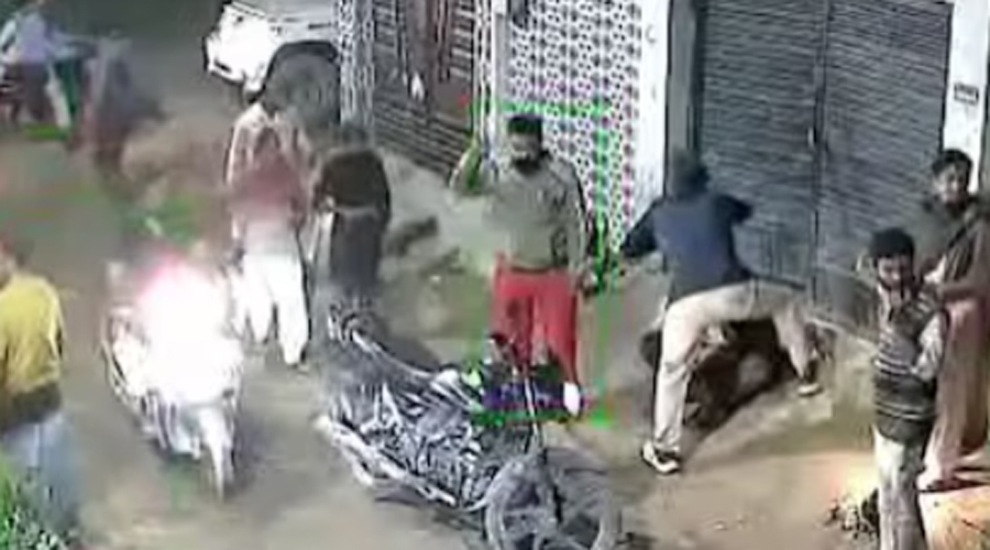 लुधियाना में पिता-बेटे पर धारदार हथियारों से हमला, CCTV में कैद हुई वारदात