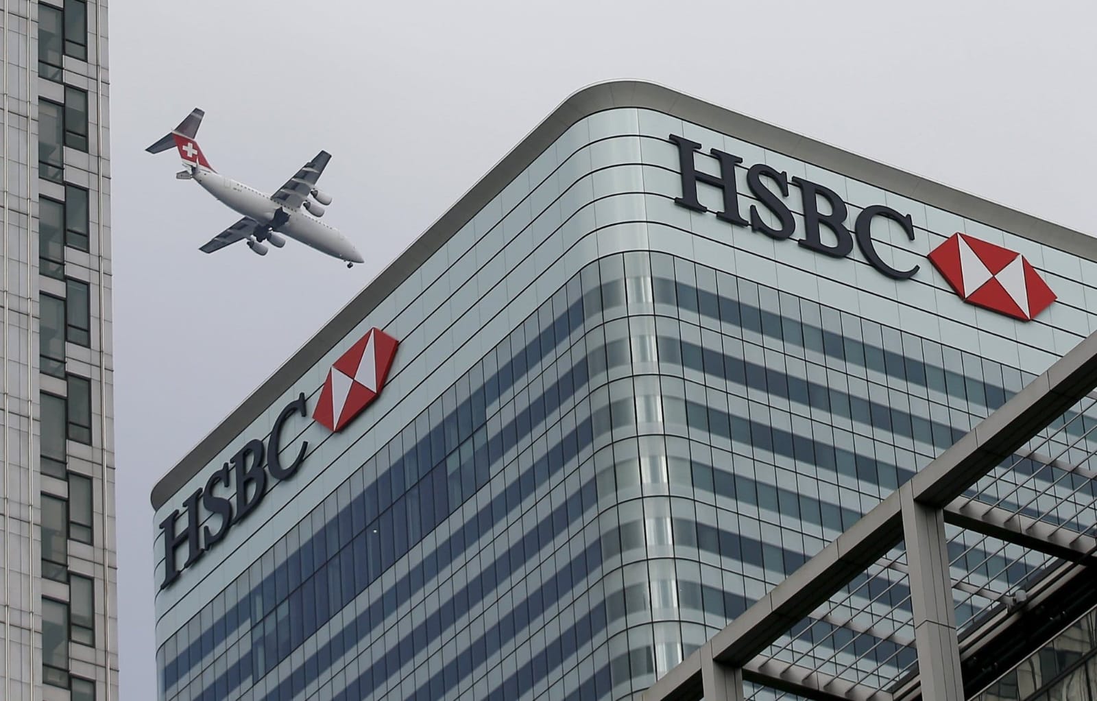 आर्टिफिशियल इंटेलिजेंस का असर, HSBC में 20,000 तक नौकरियों पर खतरा