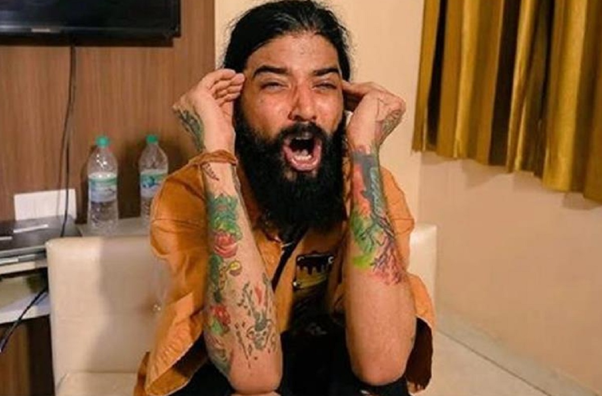 इस फेमस यूट्यूबर ने लाइव आकर की सुसाइड की कोशिश, डिवाइडर से टकराने पर उड़े गाड़ी के परखच्चे