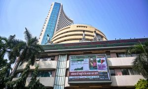 Middle East संकट का असर, भारतीय शेयर बाजार लाल निशान में; Sensex 1% फिसला