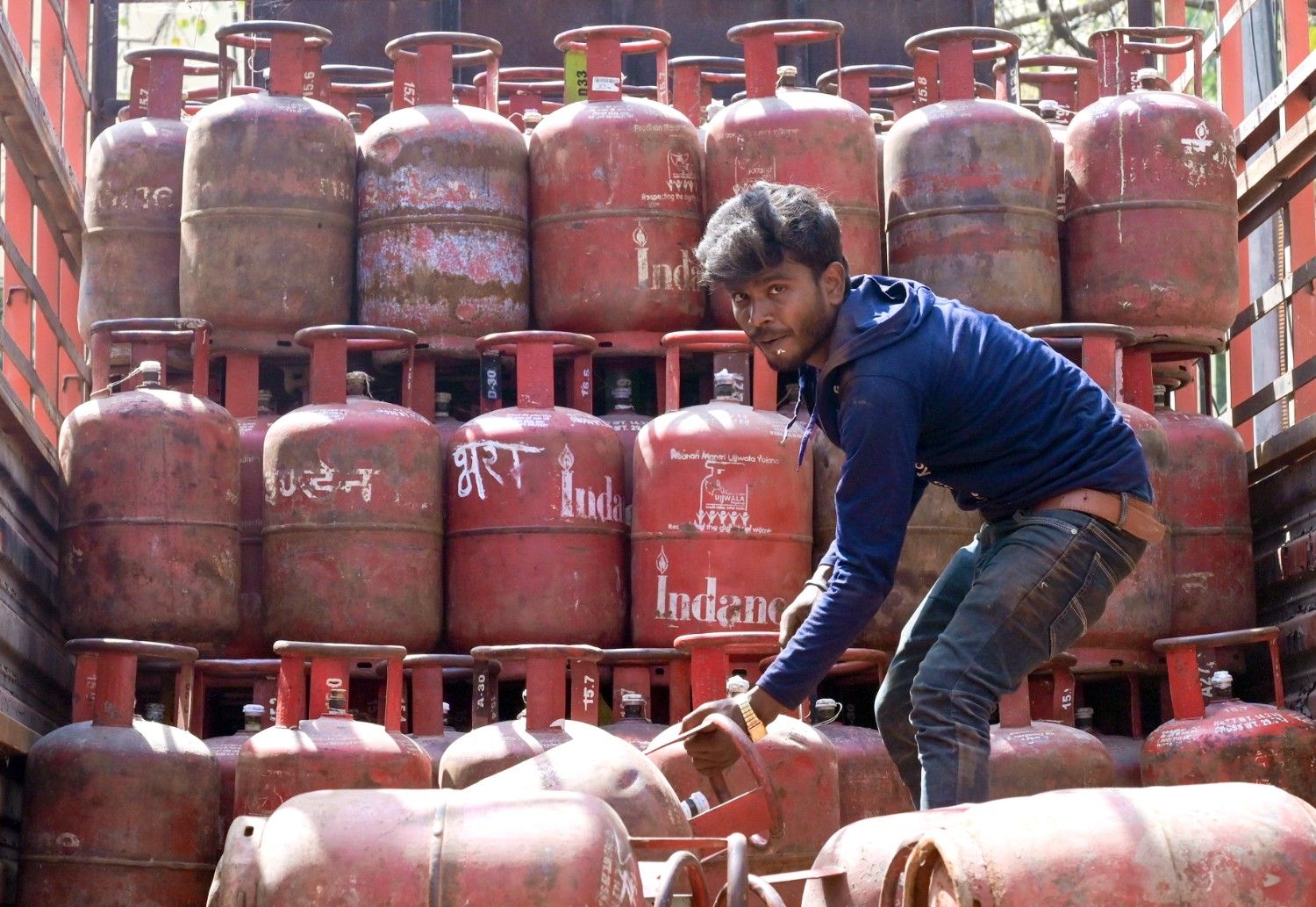 होर्मुज से गुजरने के लिए भारतीय LPG टैंकर तैयार, ईरान ने सुरक्षित मार्ग की अनुमति दी