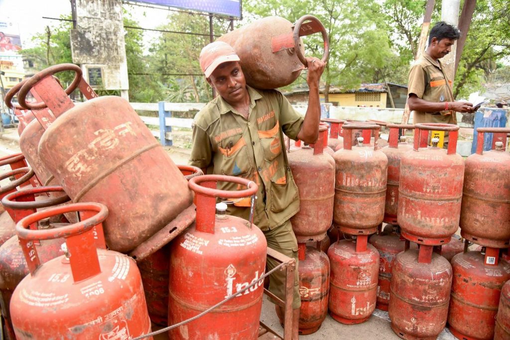 LPG Subsidy ₹30,000 Crore PSU Oil Firms