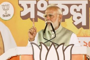 ‘ममता सरकार परिवर्तन की आंधी को रोक नहीं पाएगी’, कोलकाता में जमकर बरसे पीएम मोदी