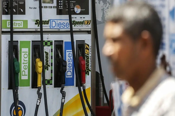 ‘देश में पेट्रोल-डीजल और LPG की कोई कमी नहीं’, पेट्रोलियम मंत्रालय ने किया साफ