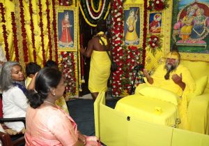 वृंदावन पहुंची राष्ट्रपति Droupadi Murmu, प्रेमानंद महाराज से लिया आशीर्वाद