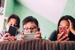 अब 16 साल से कम उम्र के बच्चे नहीं कर पाएंगे सोशल मीडिया एक्सेस