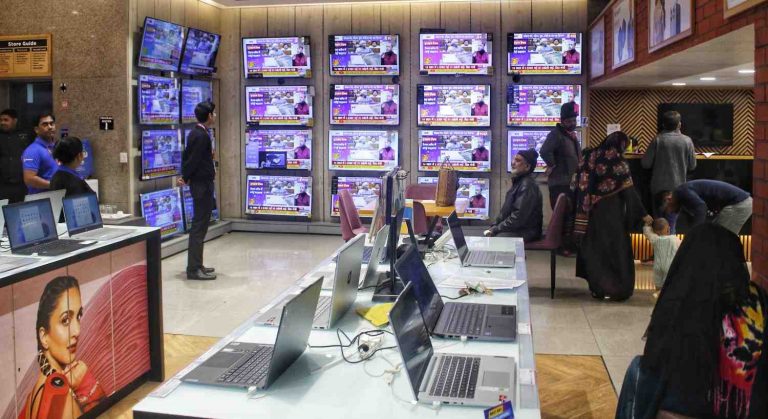 smart TV market growth large screen QLED demand