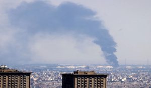 Middle East conflict: ईरान ने किया 560 अमेरिकी सैनिकों के मारे जाने का दावा, अमेरिकी दूतावास परिसर में गोलीबारी की घटना भी आई सामने