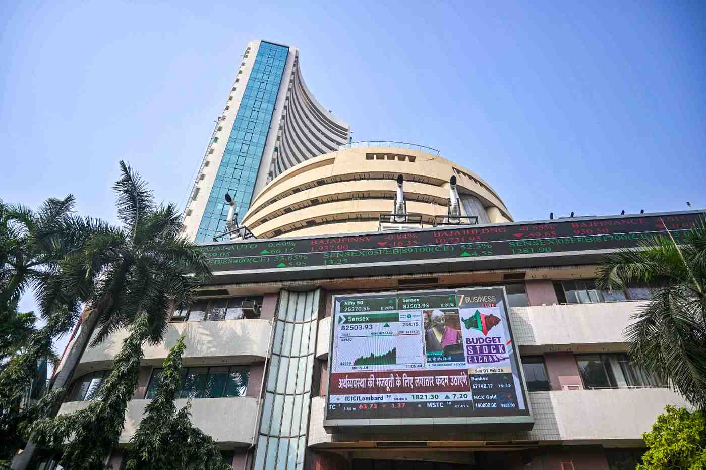 Stock Market में जोरदार तेजी, सेंसेक्स-निफ़्टी ने बनाया रिकॉर्ड, निवेशकों में बढ़ा उत्साह