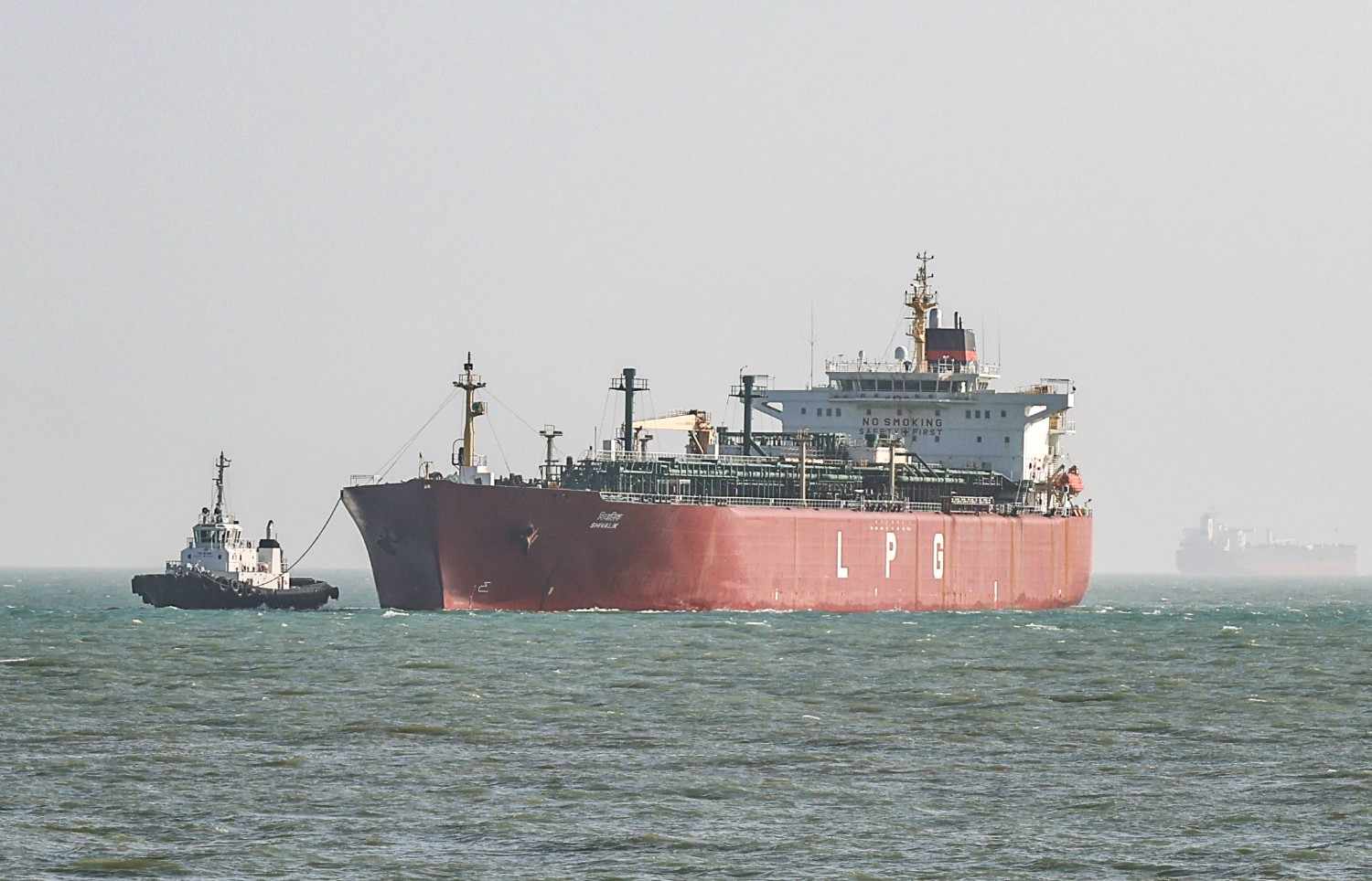 पश्चिम एशिया संकट में DG Shipping का बड़ा फैसला, निर्यातकों को राहत और नाविकों को सुरक्षा सलाह