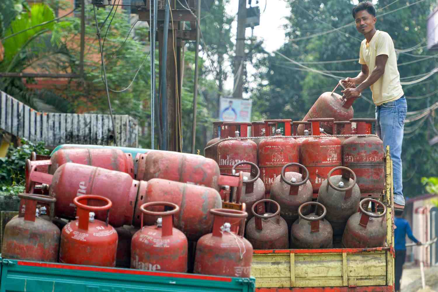 मिडिल ईस्ट संकट के बीच LPG पर बड़ा फैसला, जरूरी सेक्टरों को प्राथमिकता