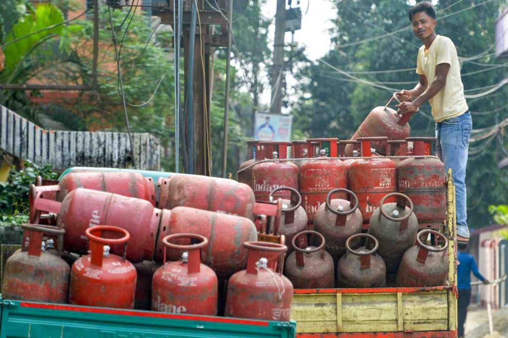 LPG supply update India states daily report government rumor control