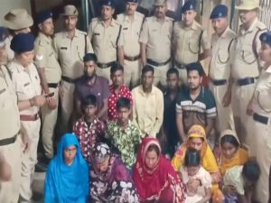 जलपाईगुड़ी स्टेशन पर RPF ने 14 बांग्लादेशियों को किया गिरफ्तार; नकली आधार कार्ड बरामद
