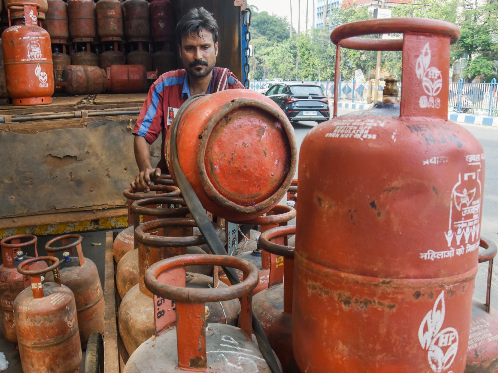 दिल्ली सरकार प्रवासी मज़दूरों के लिए LPG की उपलब्धता आसान बनाने के लिए एक विशेष पहल शुरू करेगी