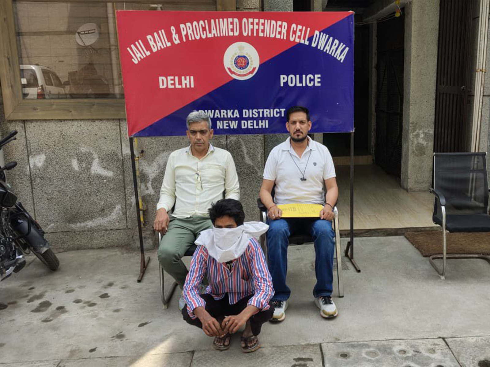 दिल्ली पुलिस ने Arms Act के मामले में एक घोषित अपराधी को किया गिरफ़्तार