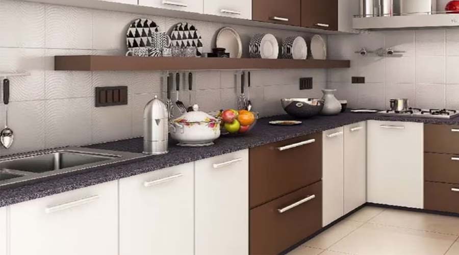 Kitchen Vastu Tips: किचन में भूलकर भी न करें ये काम, वरना घर से दूर हो सकती है बरकत, जानें क्या करें और क्या न करें
